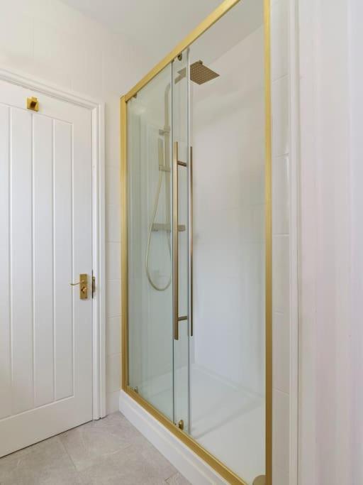 Rofennie Suite -Luxury Ensuite Room! Maidstone Luaran gambar