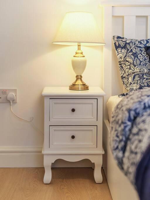 Rofennie Suite -Luxury Ensuite Room! Maidstone Luaran gambar