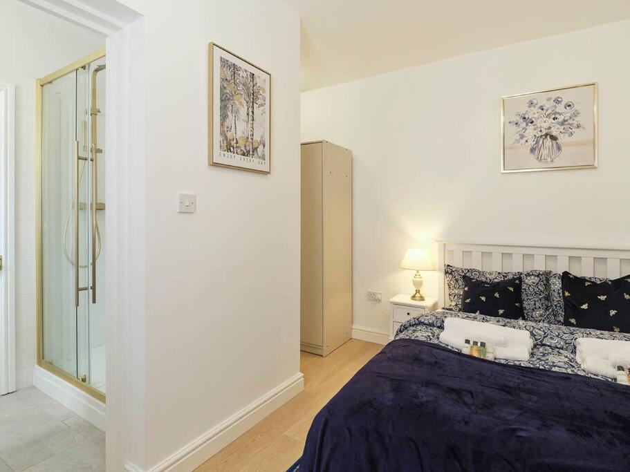 Rofennie Suite -Luxury Ensuite Room! Maidstone Luaran gambar